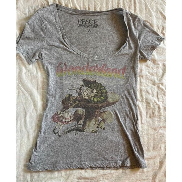 Alice in Wonderland Scoop Neck Graphic Tee | Peace Generation Y2K Vintage Size S - Picture 2 of 5